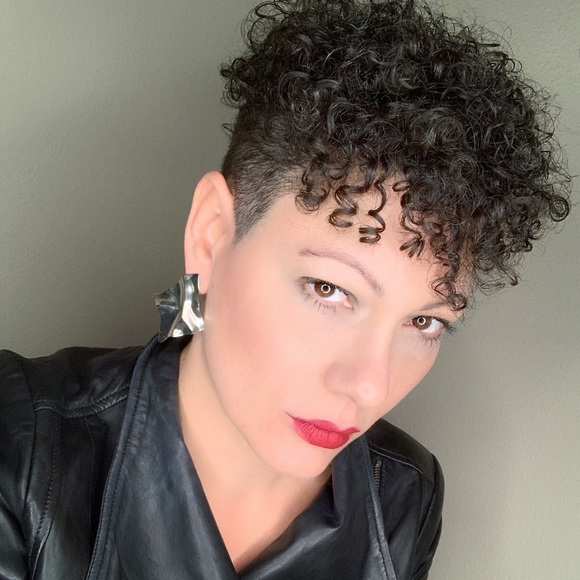 Meet your Posher, Naomi - Picture 3 of 6